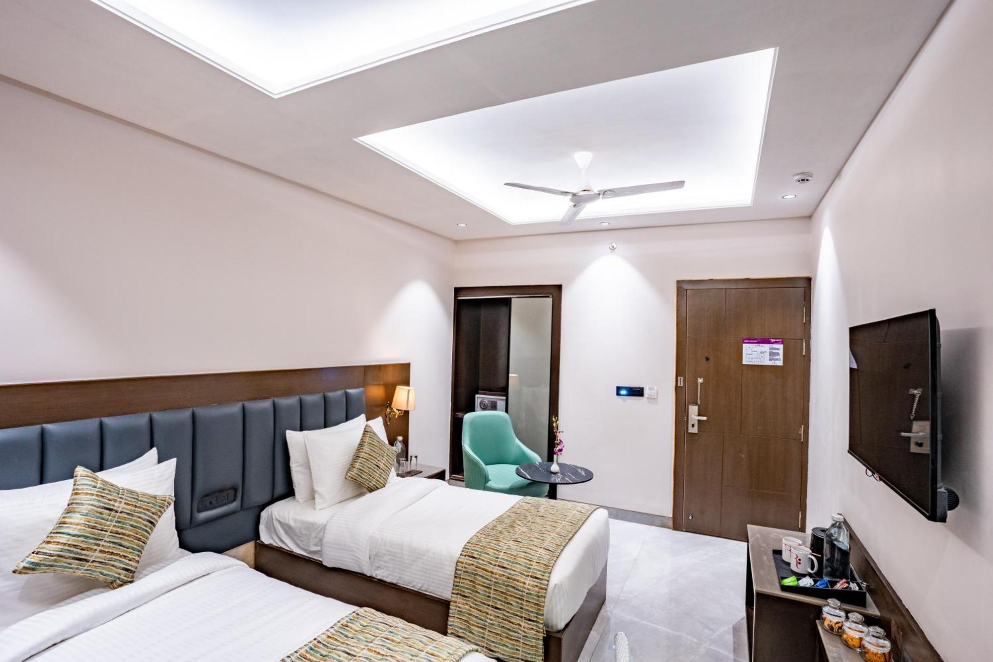 Regenta Place Raaj Agra, Tajganj アーグラ エクステリア 写真