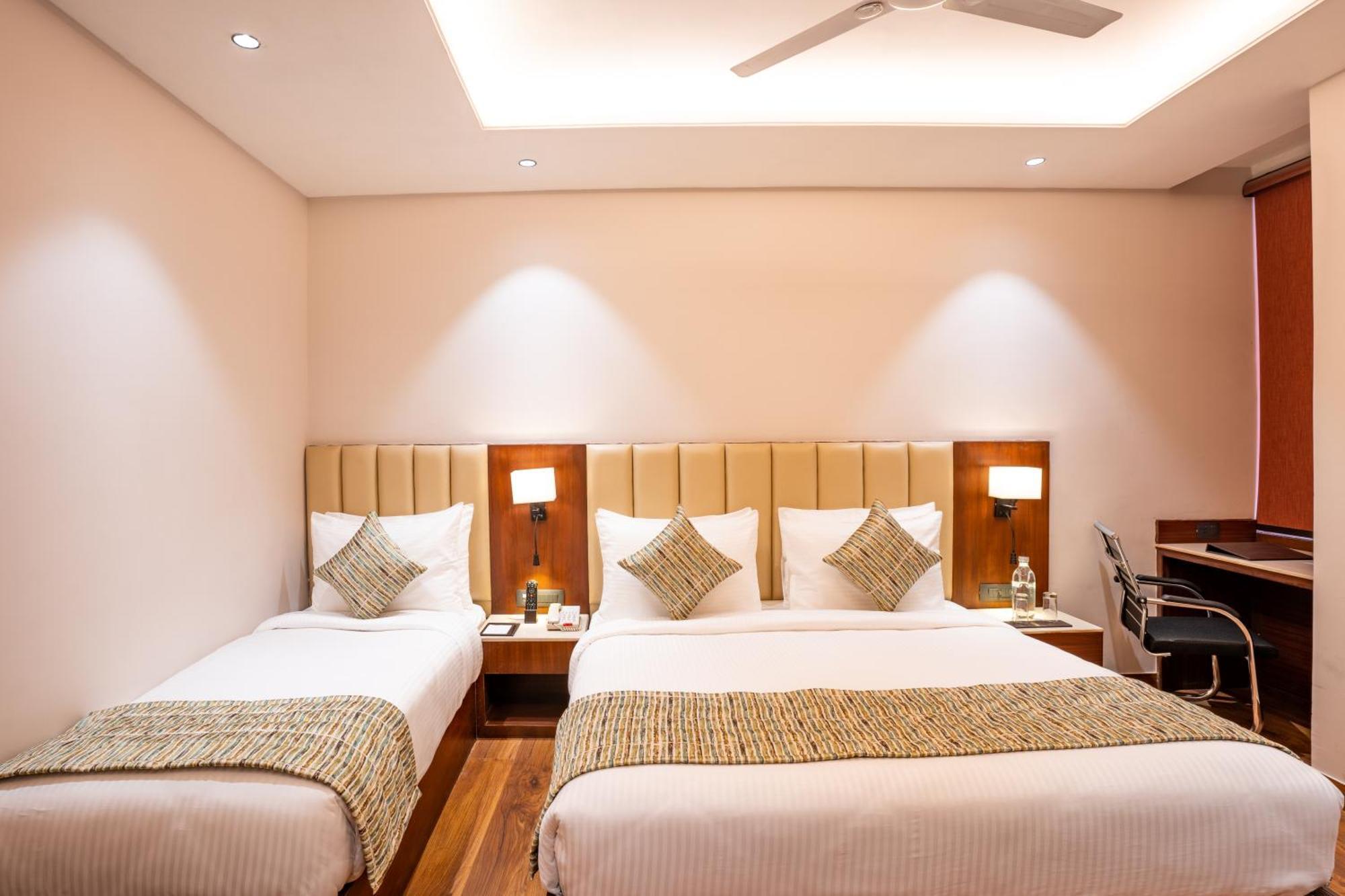 Regenta Place Raaj Agra, Tajganj アーグラ エクステリア 写真